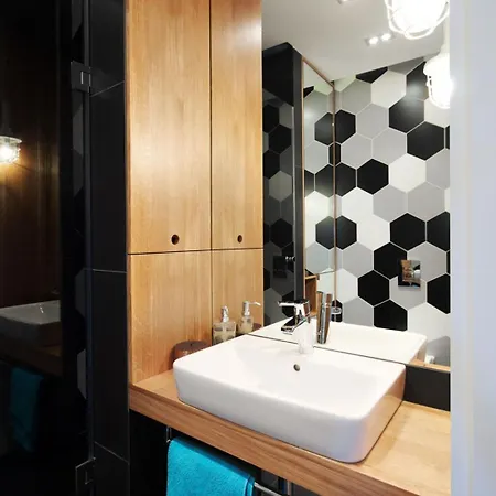 2 Bathrooms, Jacuzzi And Free Parking X2 Apartment