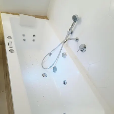 Apartment 2 Bathrooms, Jacuzzi And Free Parking X2 *